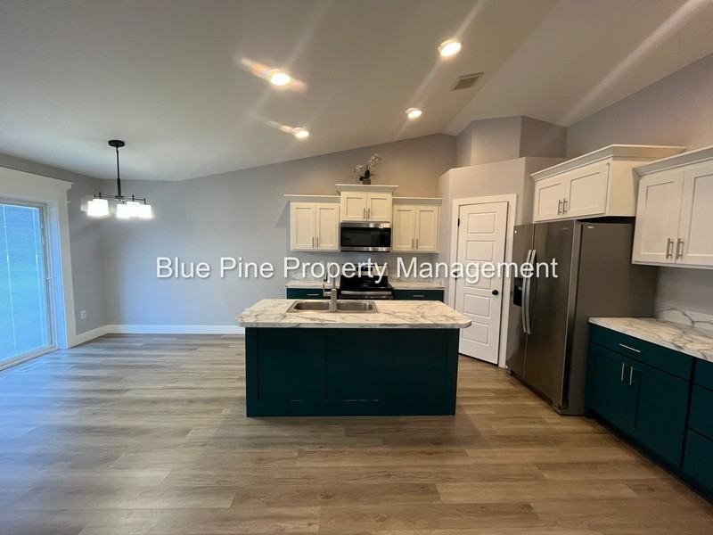 3534 Apolena Ave - Photo 6 of 24