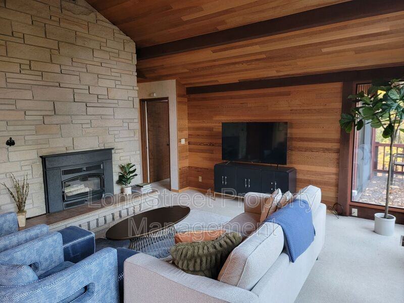 2720 Nw Glenwood Dr - Photo 3 of 39