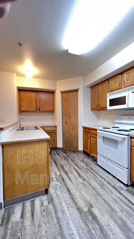 6305 Chapel Hill Blvd #H101 - Photo 3 of 17