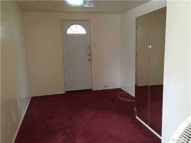 527 Henry St - Photo 2 of 5