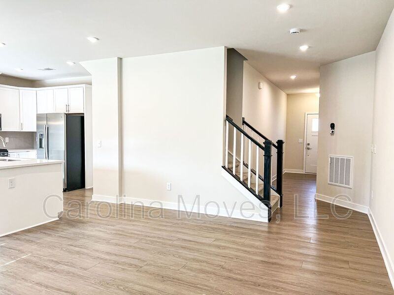 535 Martin Creek Dr - Photo 2 of 17