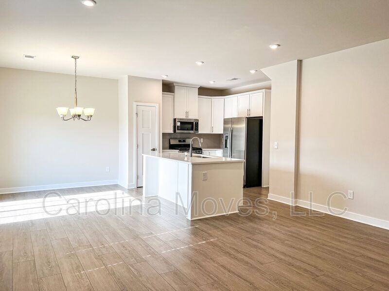 535 Martin Creek Dr - Photo 3 of 17