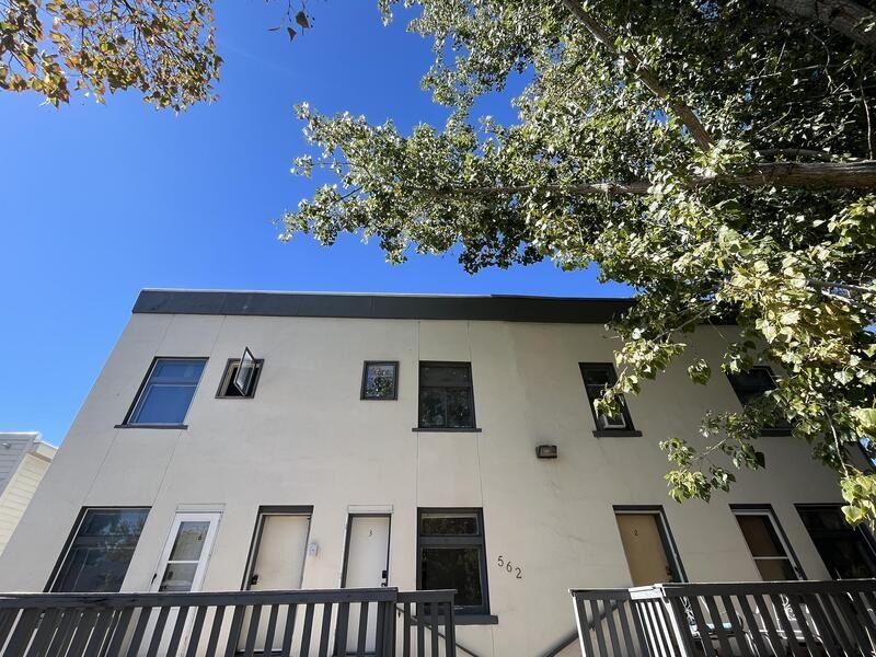 560 S St - Photo 3 of 15