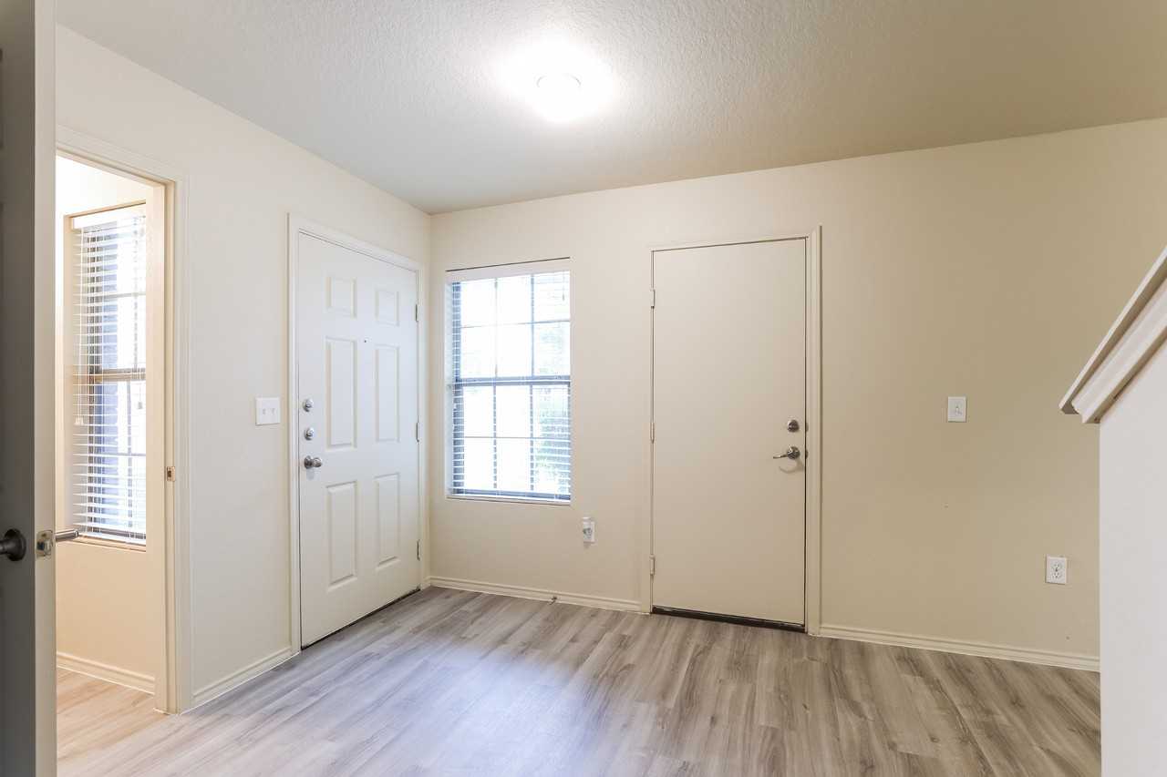 7051 Heathers Pond - Photo 3 of 17