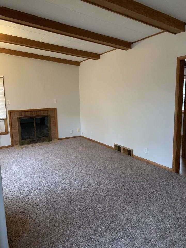 124 Maple St - Photo 3 of 10