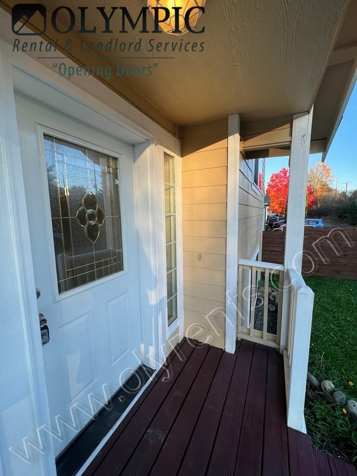 1024 Bowen Way E - Photo 2 of 30