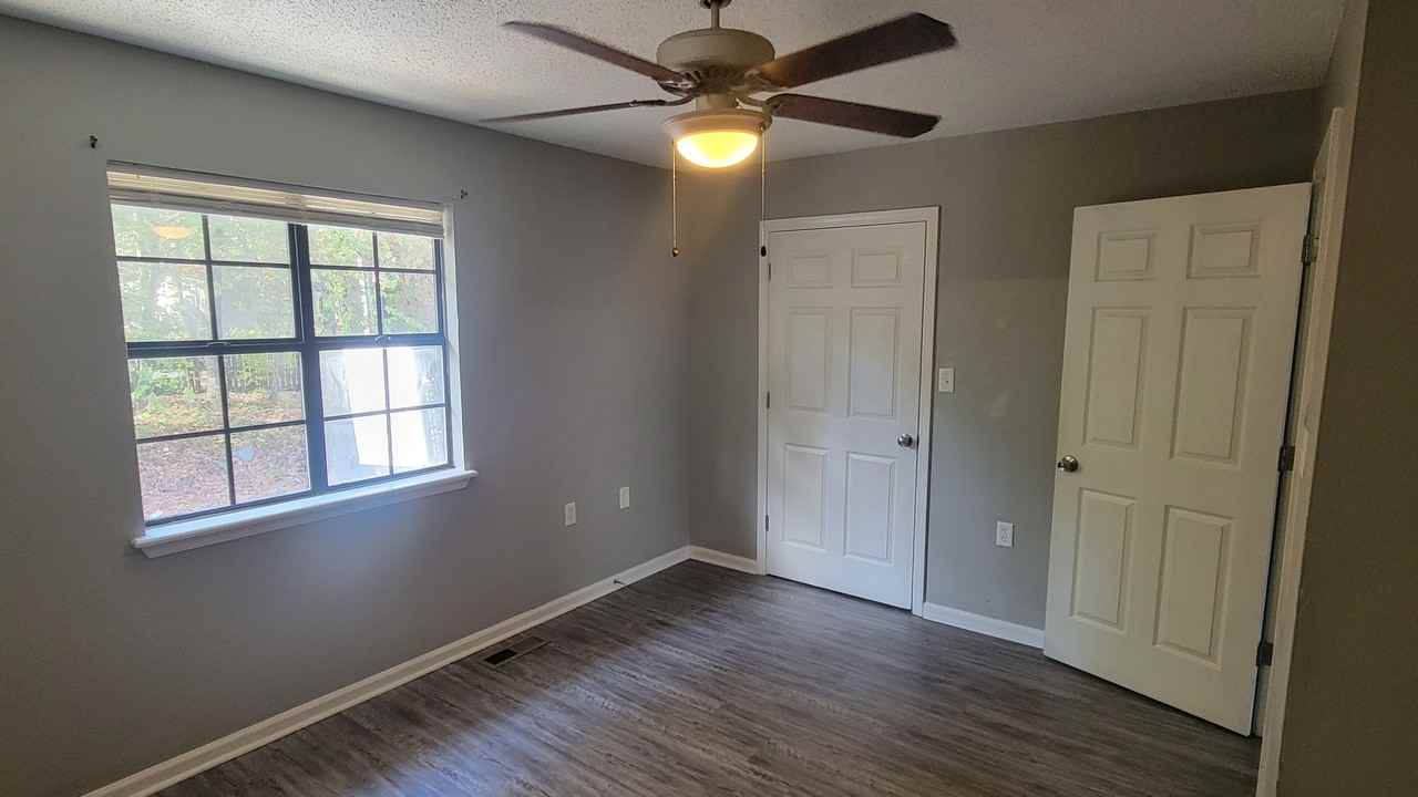 1800 Labette Manor Dr - Photo 2 of 7