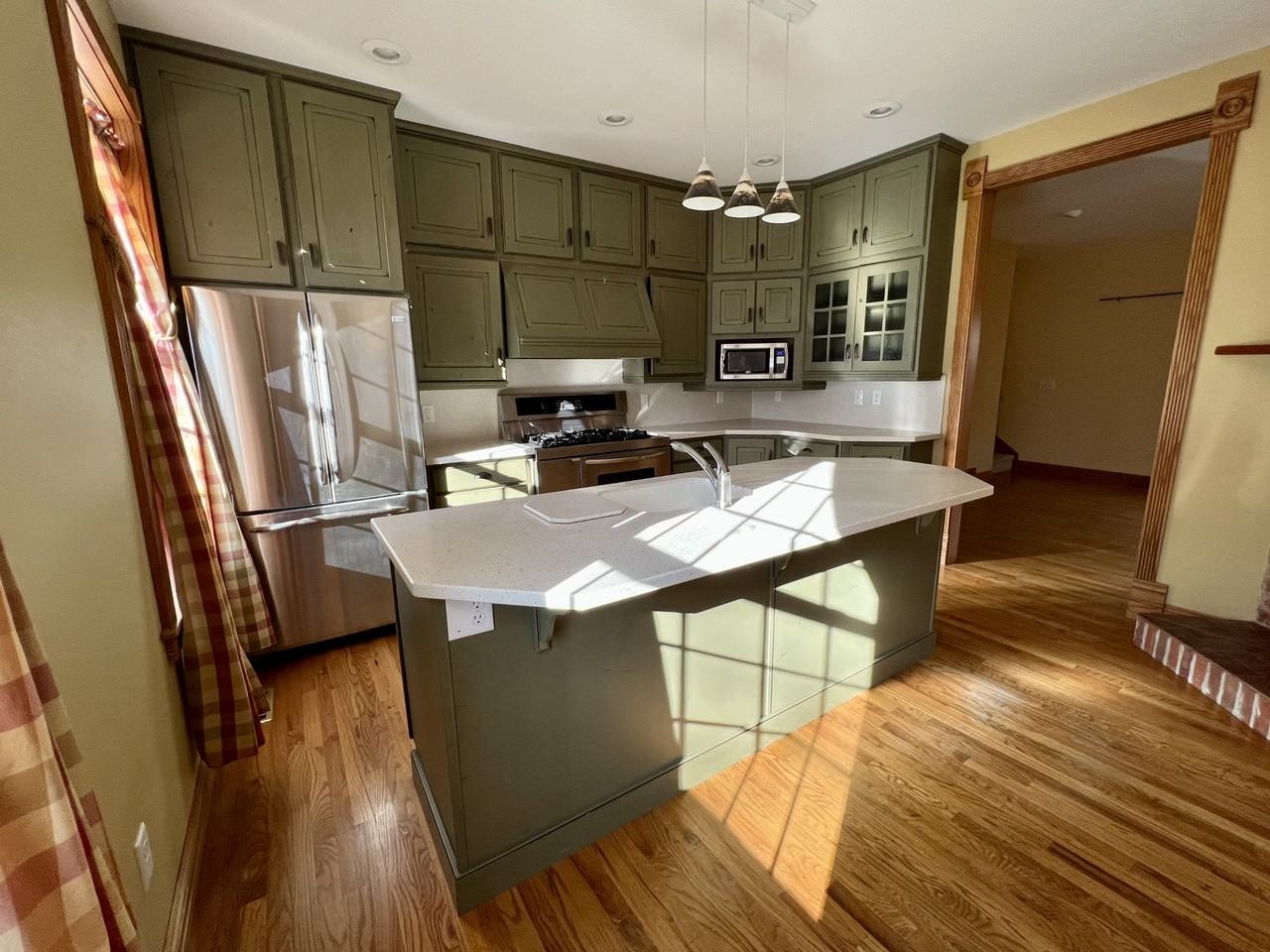 706 E 18th St - Photo 2 of 17