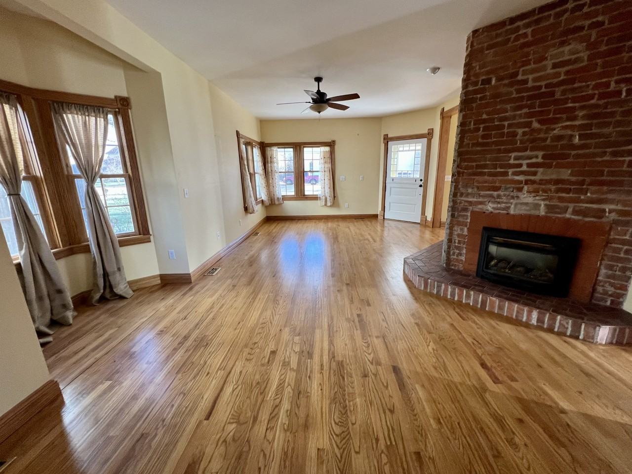706 E 18th St - Photo 3 of 17