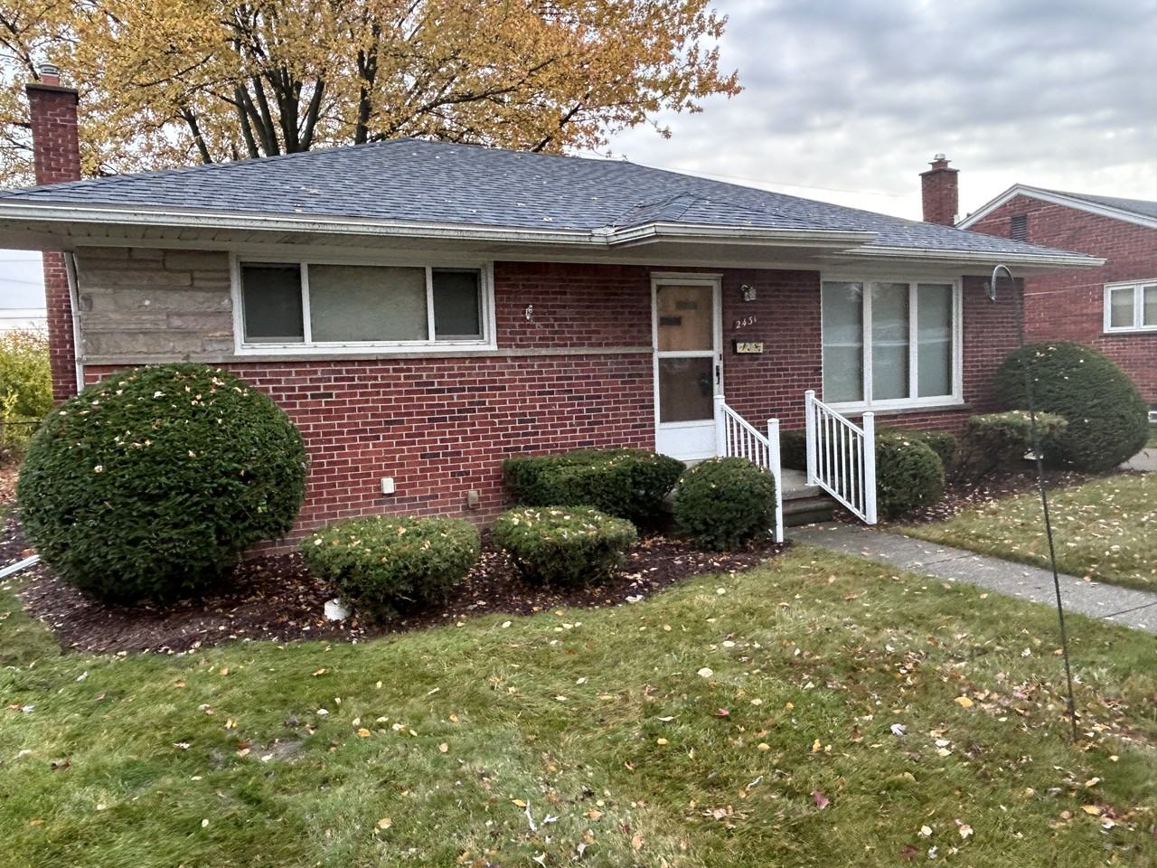 2431 Pinetree Dr - Photo 2 of 16