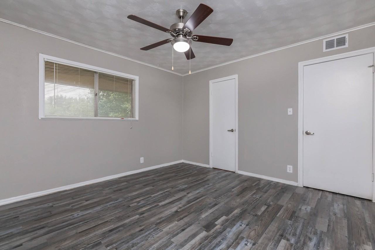 Brigadoon Apartments - Photo 4 of 15