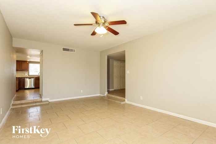 4548 W Paradise Dr - Photo 3 of 15