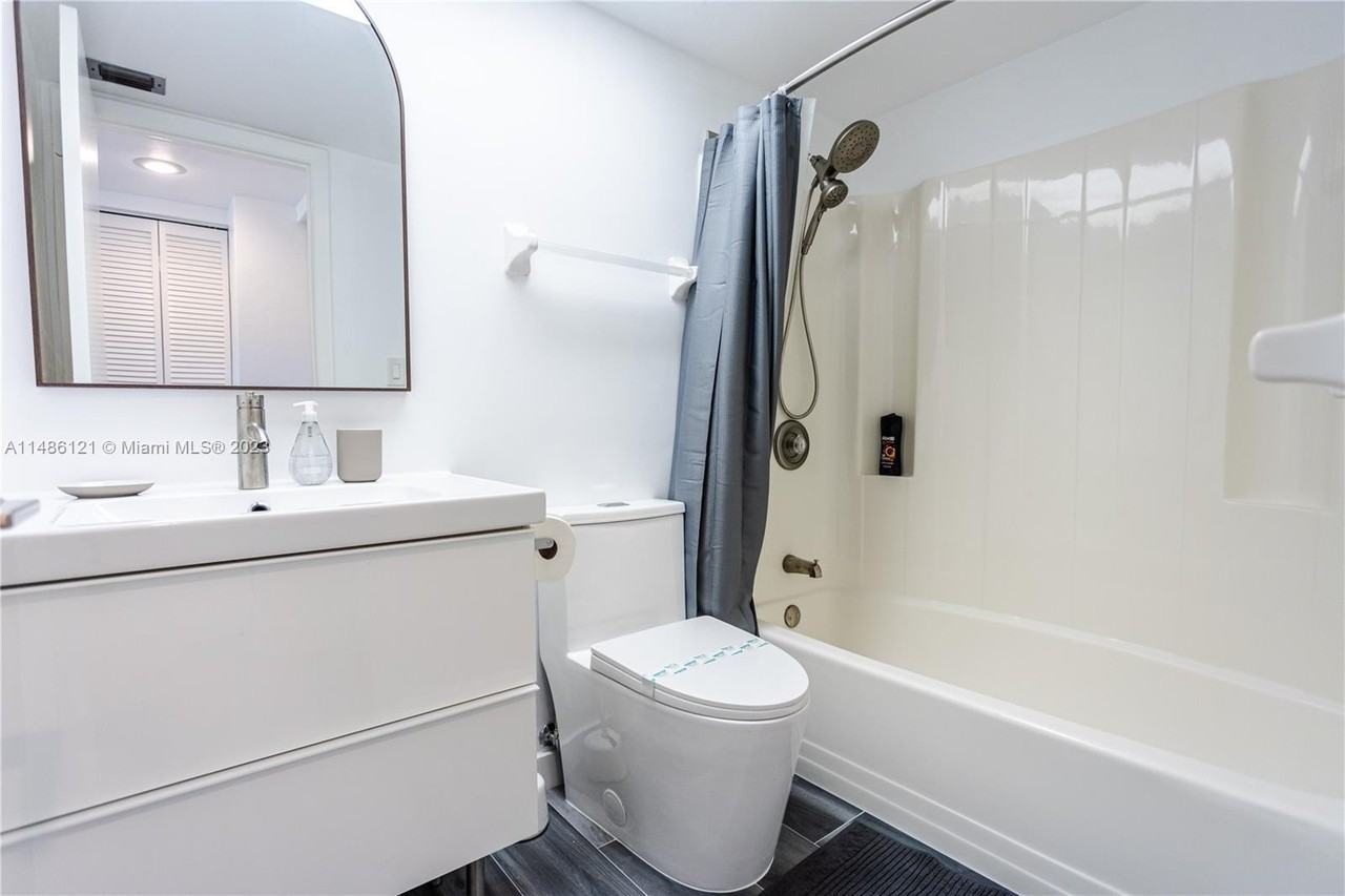 500 N Francisco St #234 - Photo 7 of 50