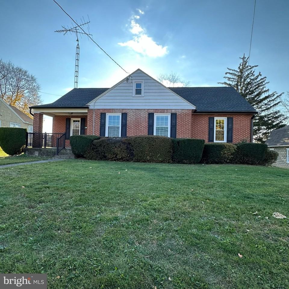 660 Wayne Ave, Chambersburg, PA 17201 3 Bedroom House for 995/month