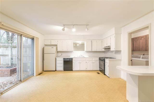 2531 E Skelly Dr - Photo 6 of 22