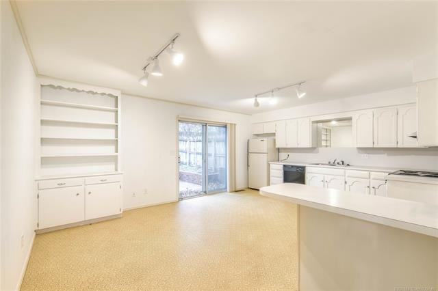 2531 E Skelly Dr - Photo 7 of 22