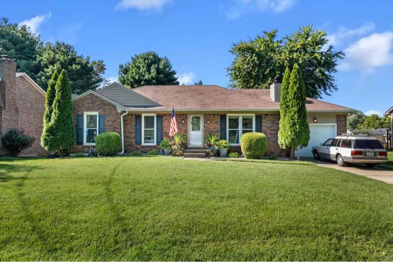 1006 Club Dr - Photo 2 of 23