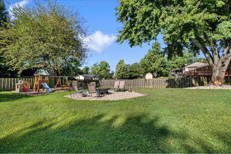 1006 Club Dr - Photo 3 of 23