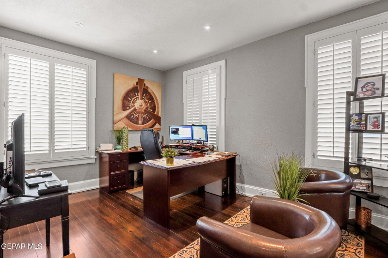 1800 E Cliff Dr - Photo 3 of 4