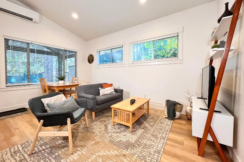 142 Sw 19th St #2 - Photo 2 of 11