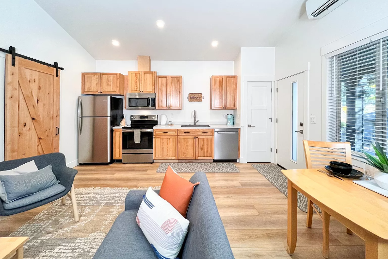 142 Sw 19th St #2 - Photo 3 of 11