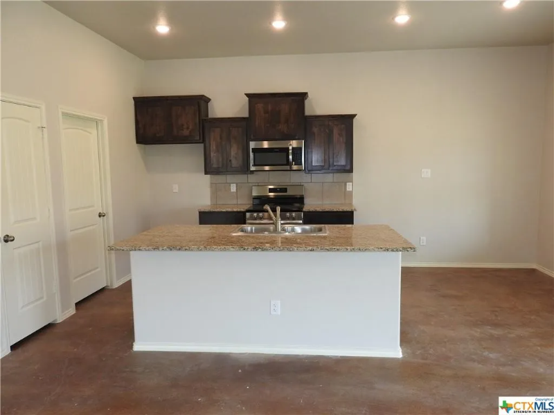 210 Fawn Ridge Dr - Photo 2 of 6