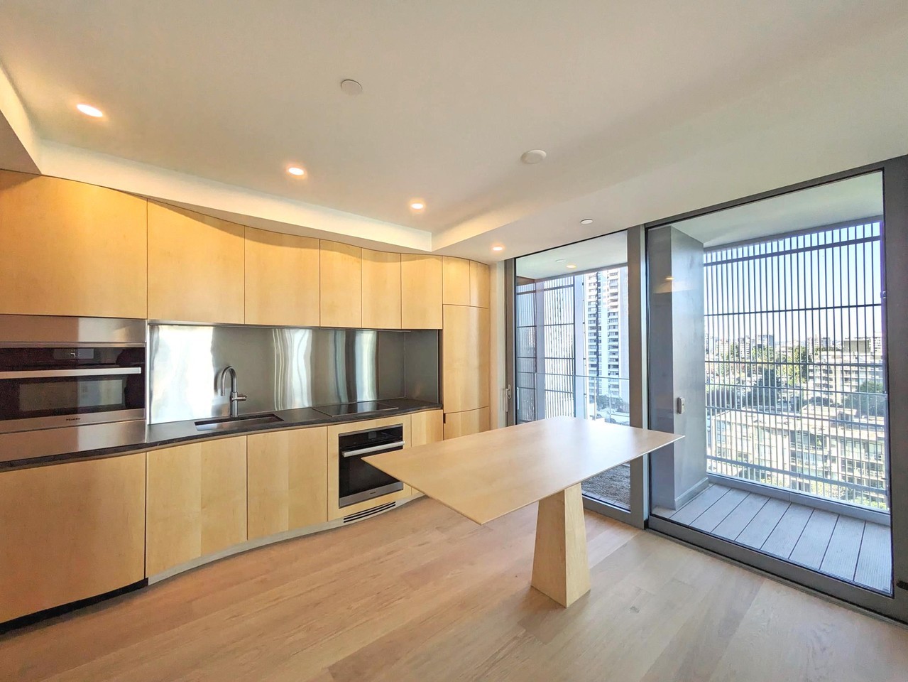 1568 Alberni Street #12oo