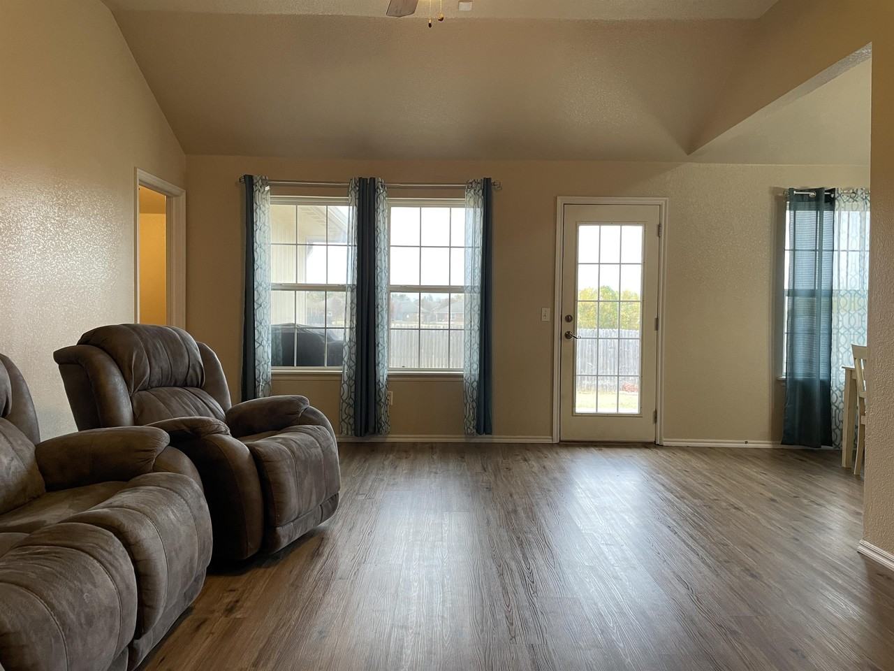 2513 Queenston Ave #1 - Photo 3 of 20