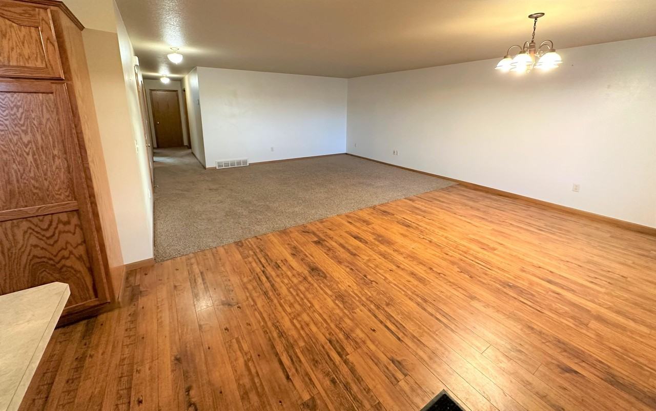 1751 Mel Ros Dr - Photo 3 of 28