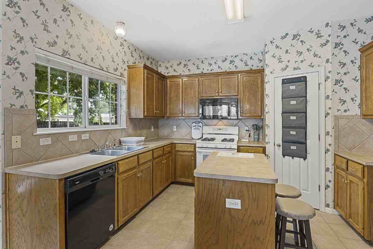 Greenwich Pl & Surrey Dr #2B - Photo 5 of 38