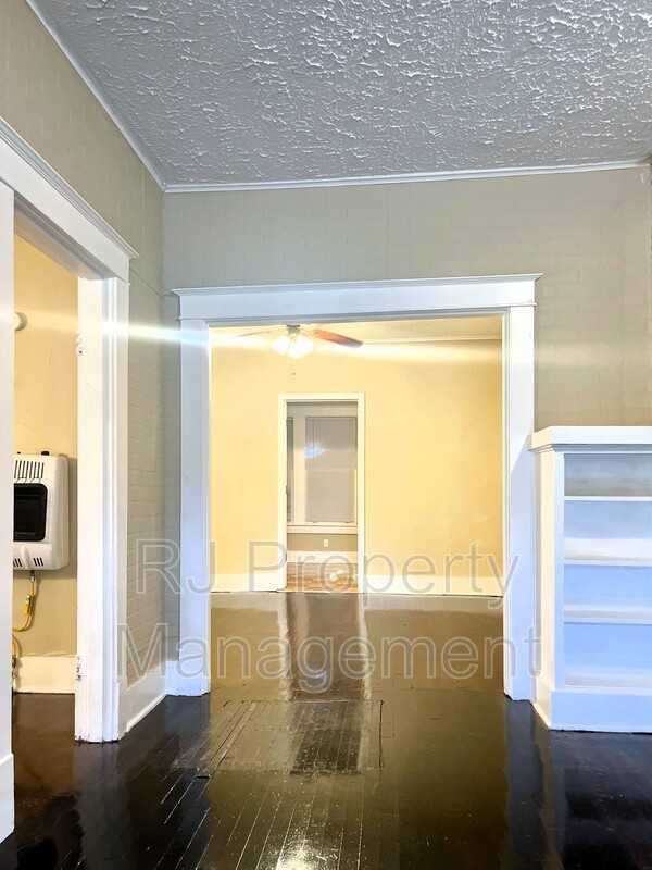 1267 Englewood St - Photo 2 of 20