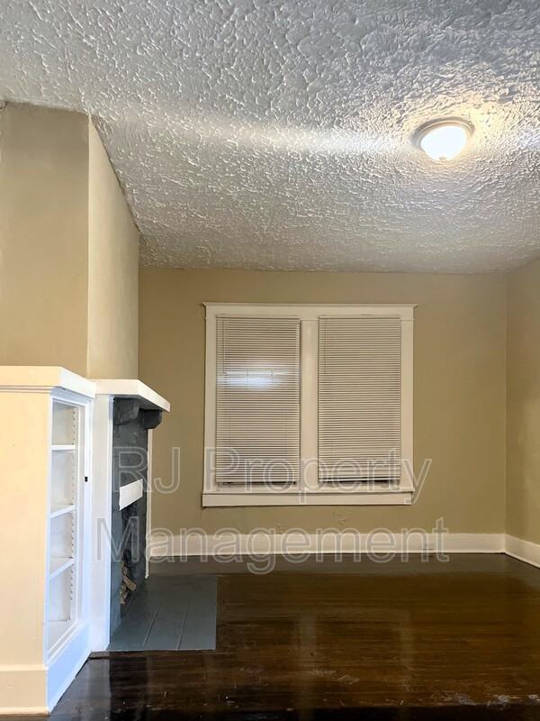 1267 Englewood St - Photo 3 of 20