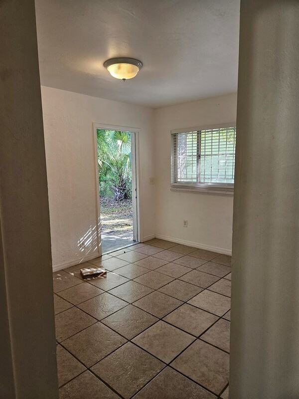 2748 Orange St, Fort Myers, FL 33916 - Photo 2 of 7