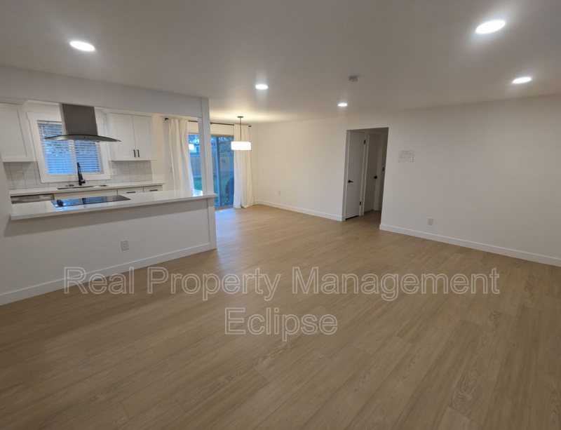 15410 Se 25th St - Photo 3 of 13