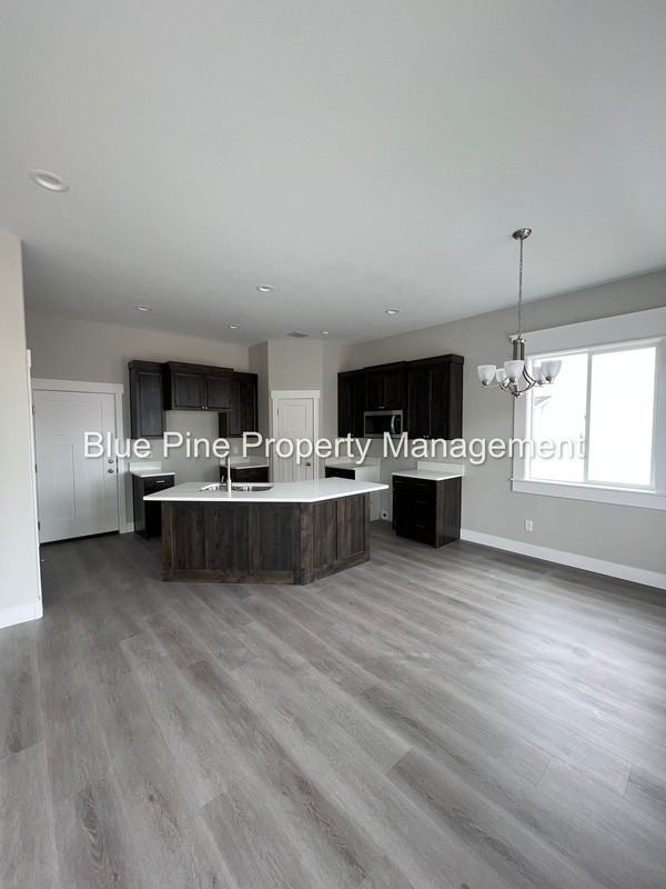 4211 Ventura Ave - Photo 6 of 19