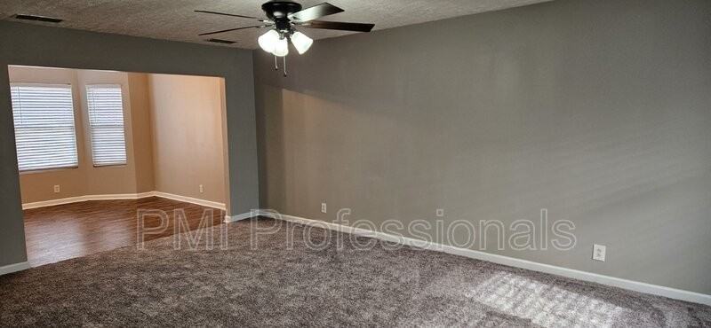 5046 Santana St - Photo 3 of 15