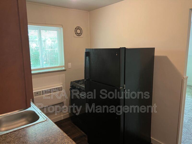 3312 W 8th St #2 - Photo 3 of 10