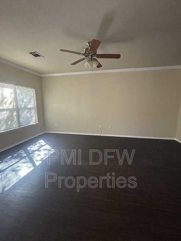 338 Castleridge Dr #B - Photo 3 of 28
