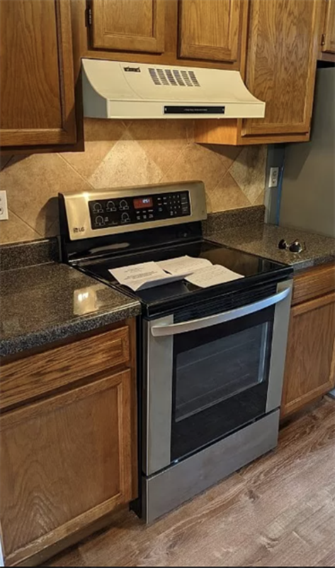 303 Fairway Gdns - Photo 3 of 4