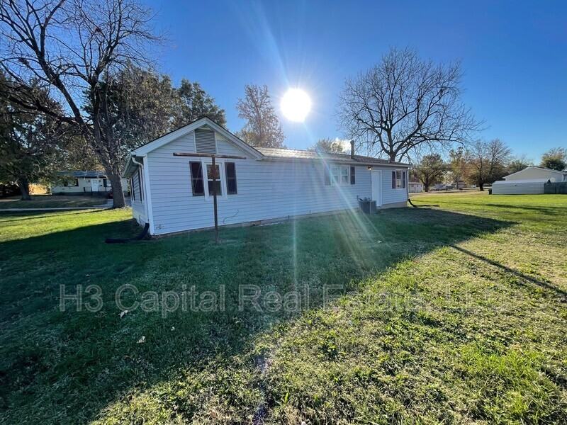 707 Sinclair Ave - Photo 3 of 10