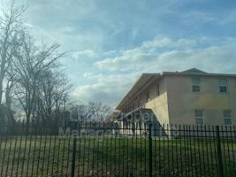 featured image of 1043 College St #5