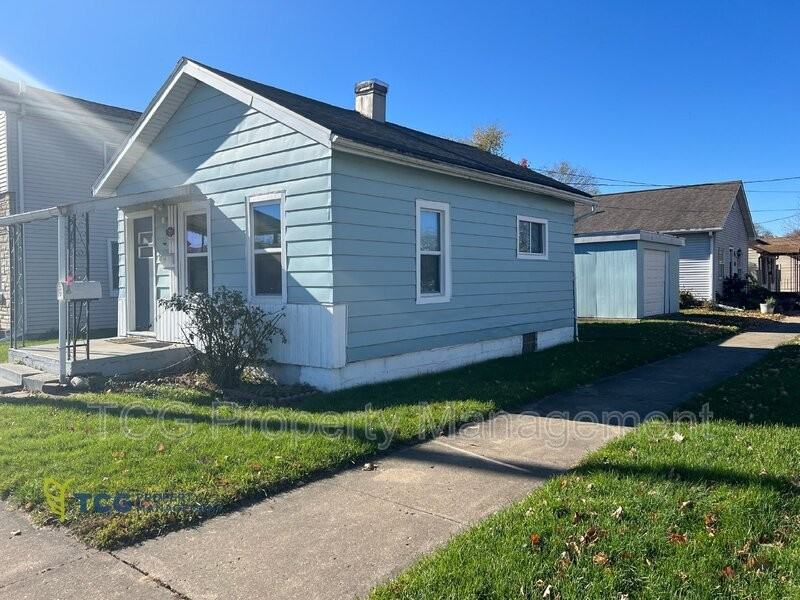 729 Walnut St - Photo 2 of 8