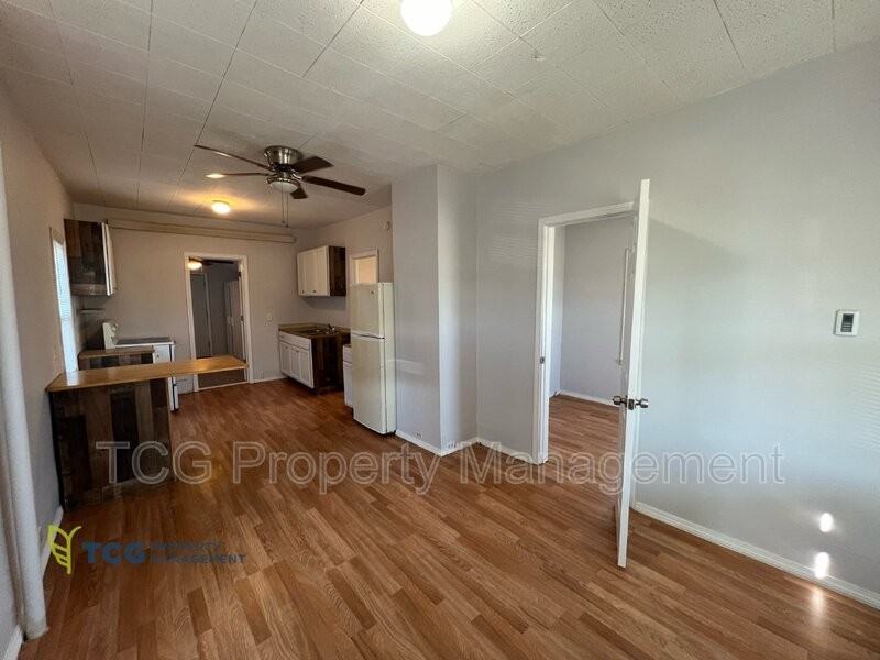 729 Walnut St - Photo 3 of 8