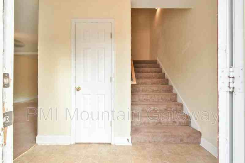 20 Cardinal Ct #B - Photo 2 of 30