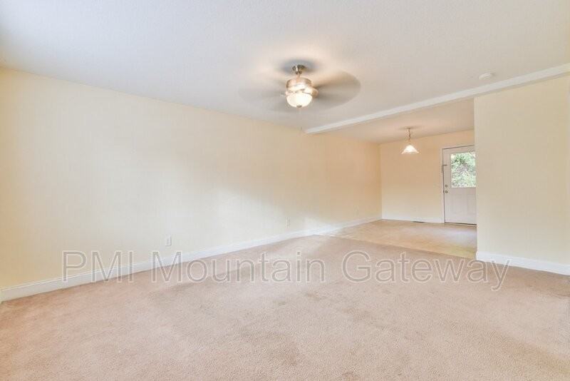 20 Cardinal Ct #B - Photo 3 of 30