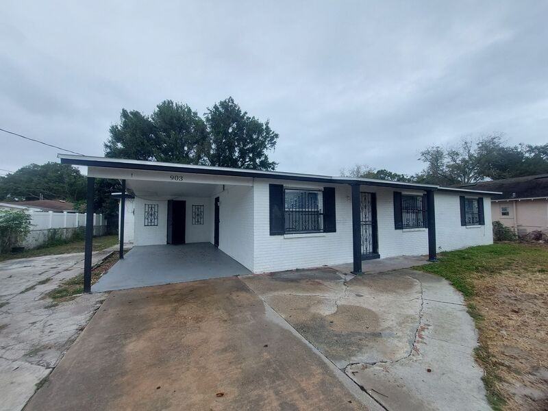 903 W 10th St - Photo 2 of 27