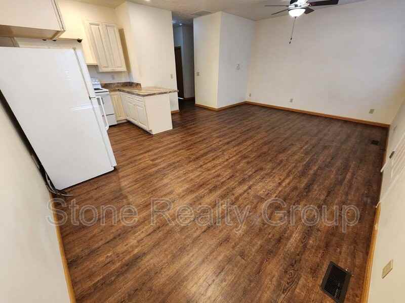 2468 N Main St - Photo 3 of 8