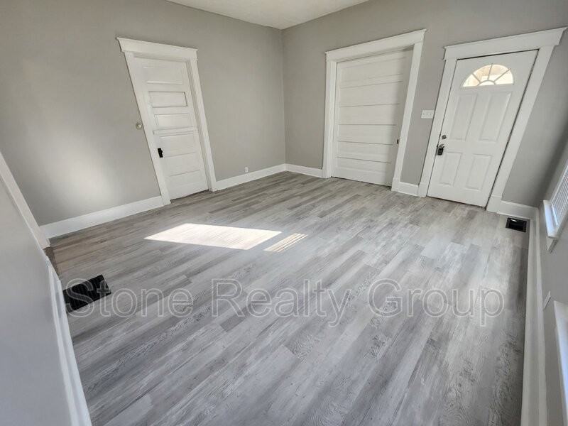 405 S 18th St - Photo 3 of 16