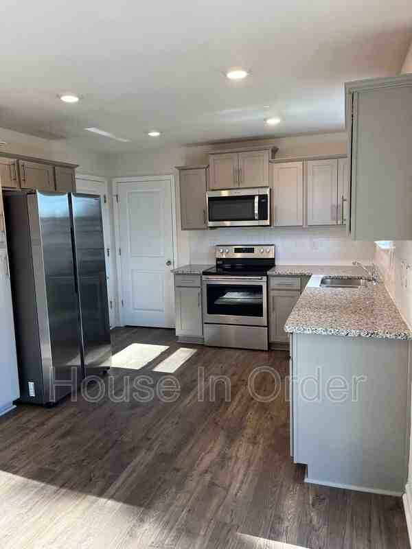 34 Malcolm Ct - Photo 3 of 12
