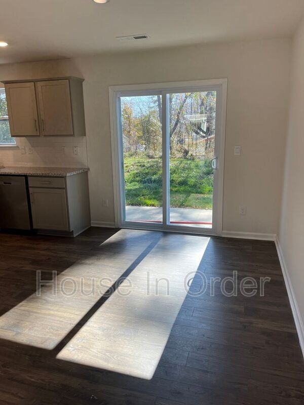 34 Malcolm Ct - Photo 4 of 12